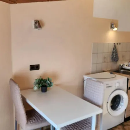 Elena Flat Mohn Zentrum *