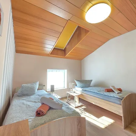 Elena Flat Mohn Zentrum