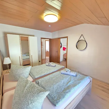 Apartment Zentrum Mohn, 5 Min Zu Fuß Von Hbf, Düsseldorf Messe Und Flughafen 35 Min Duisburg