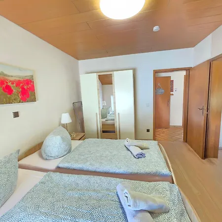 Elena Flat Mohn Zentrum *