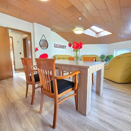 Elena Flat Mohn Zentrum * Duisburg