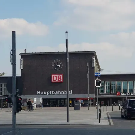 Apartment Zentrum Mohn, 5 Min Zu Fuß Von Hbf, Düsseldorf Messe Und Flughafen 35 Min Duisburg