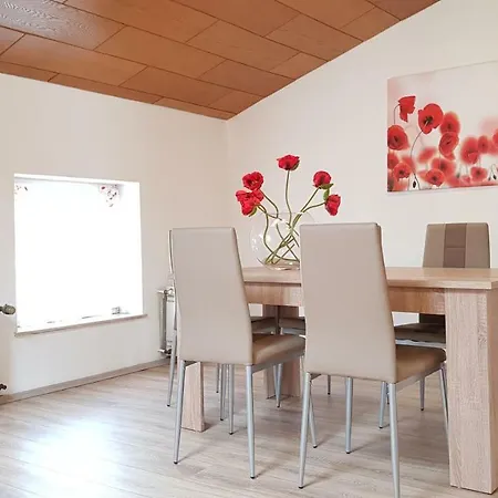 Apartment Zentrum Mohn, 5 Min Zu Fuß Von Hbf, Düsseldorf Messe Und Flughafen 35 Min Duisburg
