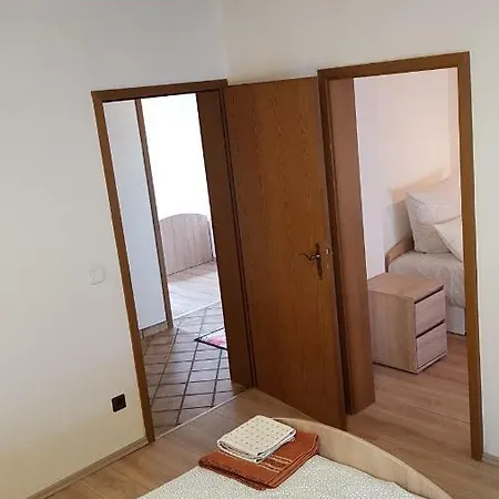 Apartment Zentrum Mohn, 5 Min Zu Fuß Von Hbf, Düsseldorf Messe Und Flughafen 35 Min