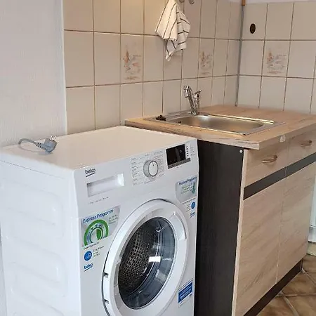 Elena Flat Mohn Zentrum