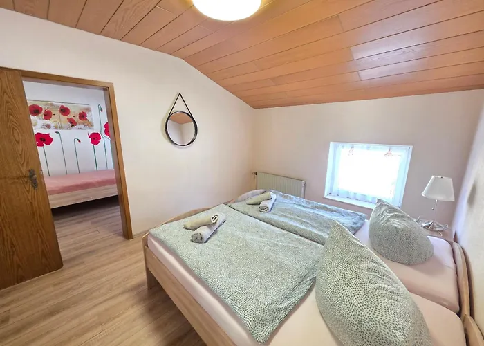 Elena Flat Mohn Zentrum *