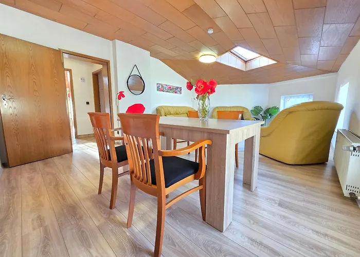 Elena Flat Mohn Zentrum * Duisburg