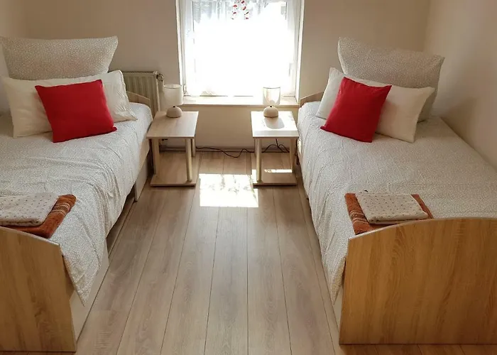 Elena Flat Mohn Zentrum